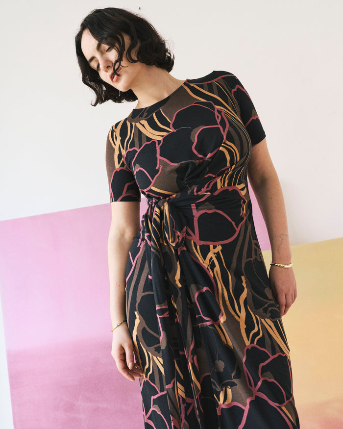 Delilah Liquid Jersey Dress - Poppy Field Print | Plus Size & Straight Size Women's Fashion | Universal Standard