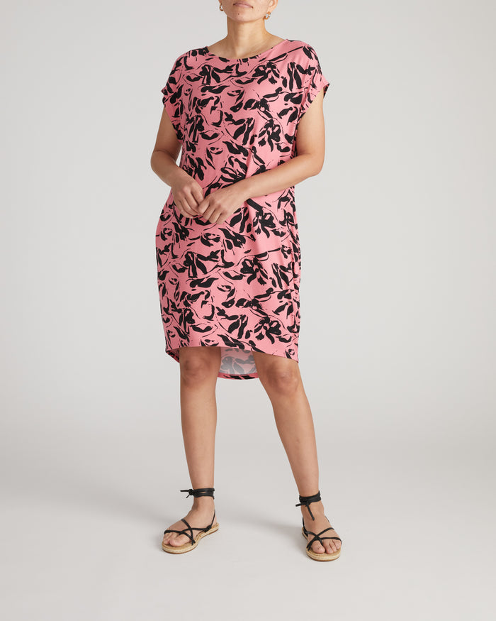 Helen Liquid Jersey Shift Dress - Pink Sgraffito Print | Plus Size & Straight Size Women's Fashion | Universal Standard