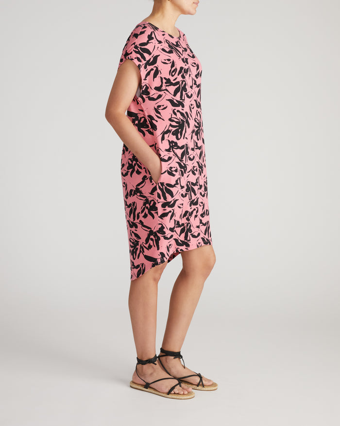 Helen Liquid Jersey Shift Dress - Pink Sgraffito Print | Plus Size & Straight Size Women's Fashion | Universal Standard