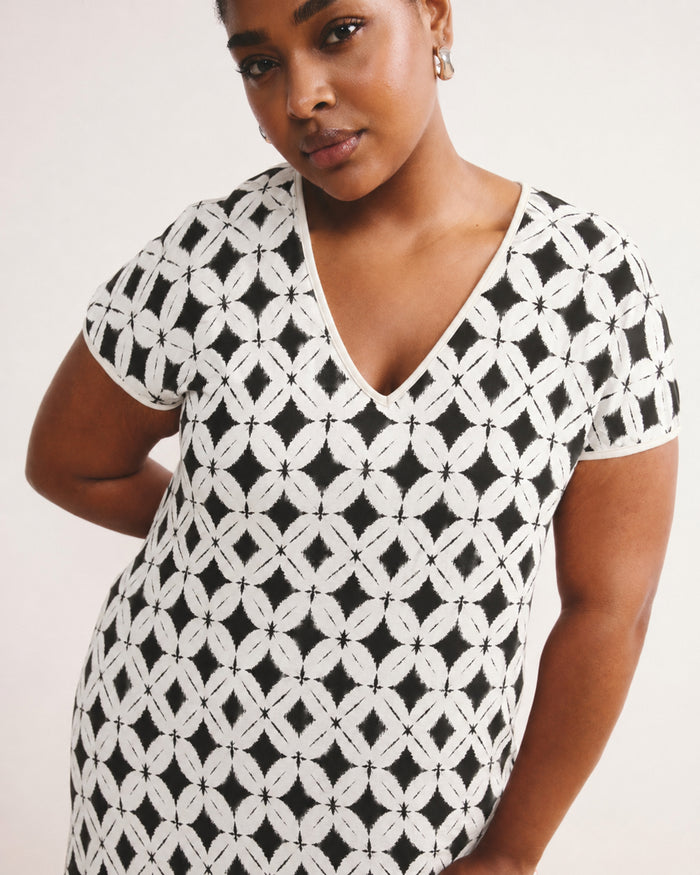 Iconic Geneva V-Neck Dress - Eclipse Print | Plus Size & Straight Size Women's Fashion | Universal Standard
