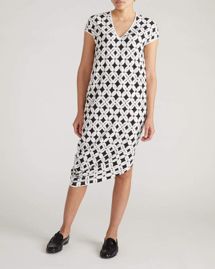 Iconic Geneva V-Neck Dress - Eclipse Print | Plus Size & Straight Size Women's Fashion | Universal Standard