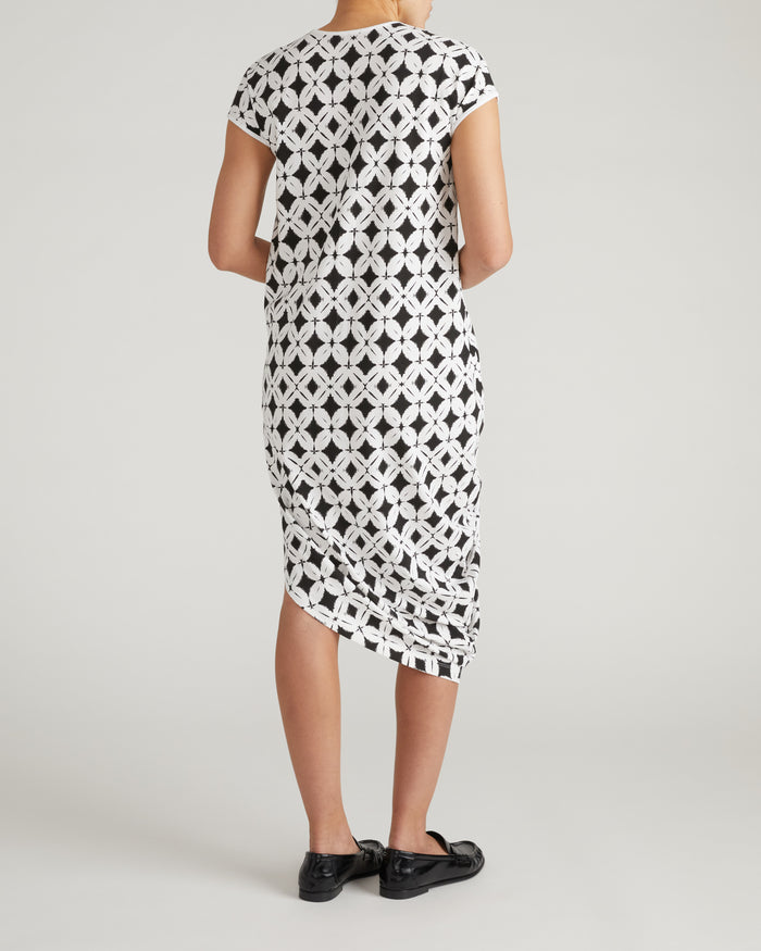 Iconic Geneva V-Neck Dress - Eclipse Print | Plus Size & Straight Size Women's Fashion | Universal Standard