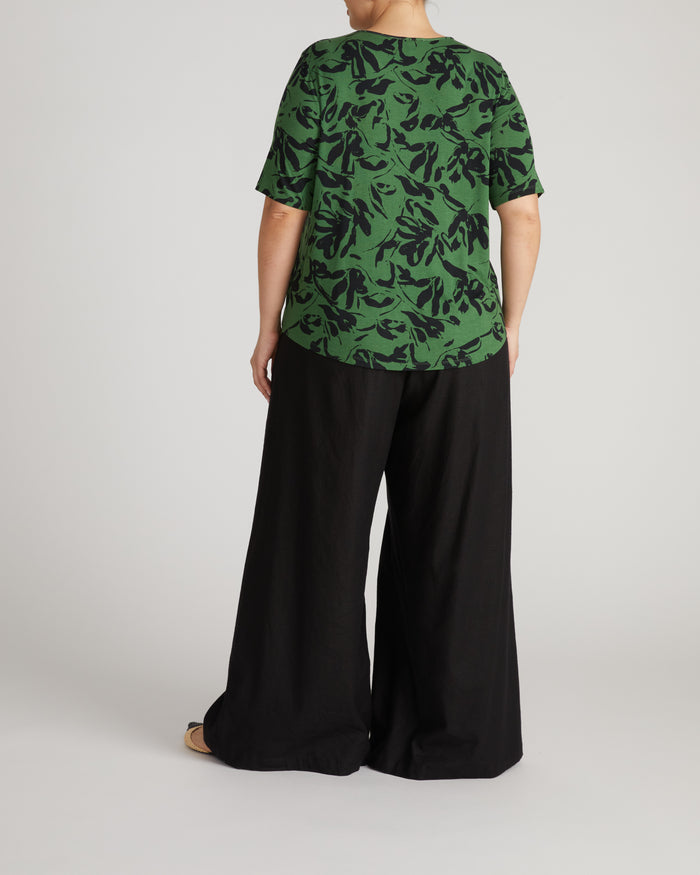 Lily Liquid Jersey Crew Neck Stovepipe Tee - Green Sgraffito Print | Plus Size & Straight Size Women's Fashion | Universal Standard