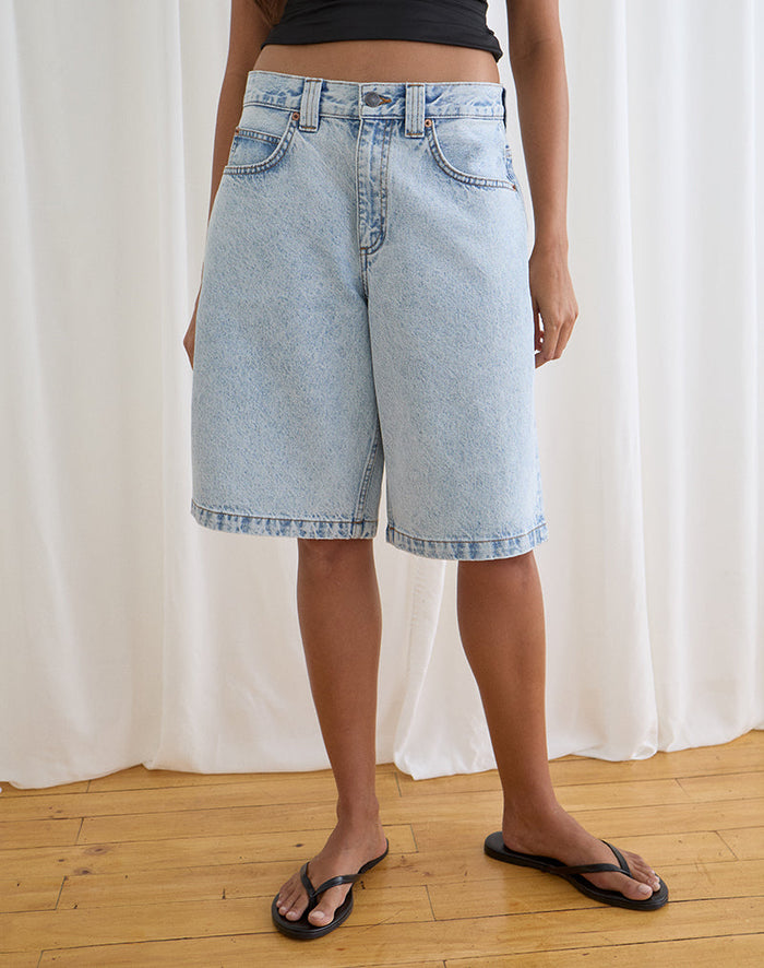 Image of Low Rise Denim Skater Short in 80's Light Wash Blue