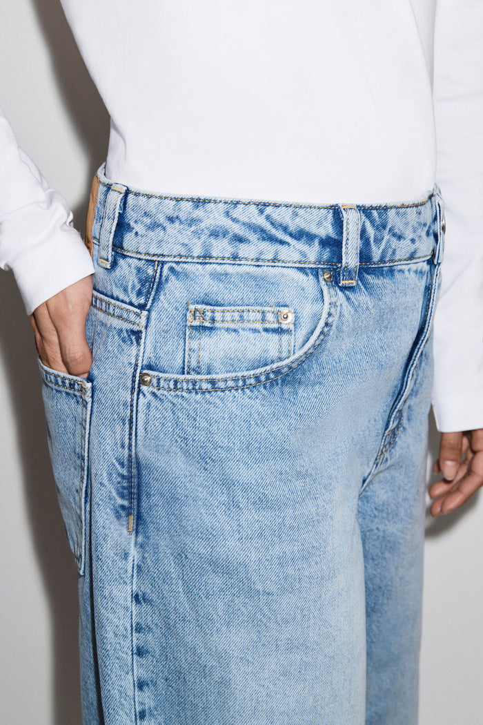 Low Rise Loose Wide-Leg Jeans