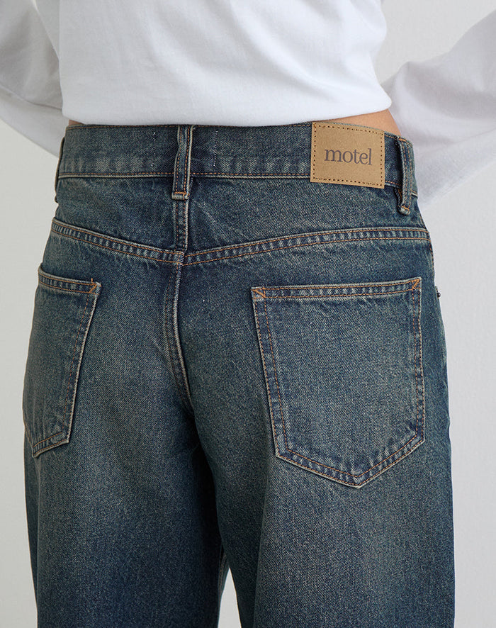 Image of Low Rise Roomy Jeans in Dirty Green