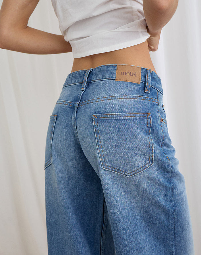 Image of Low Rise Roomy Jeans in Fade Blue