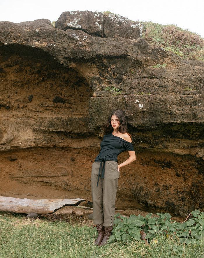 Image of Selesa Capri Trouser in Twill Khaki
