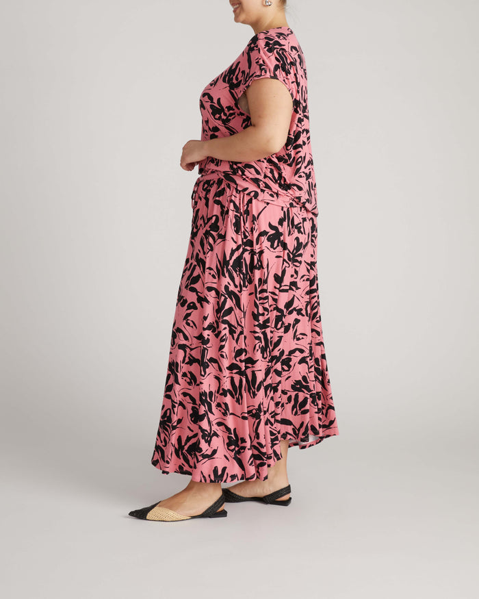 Tessa Liquid Jersey Skirt - Pink Sgraffito Print | Plus Size & Straight Size Women's Fashion | Universal Standard