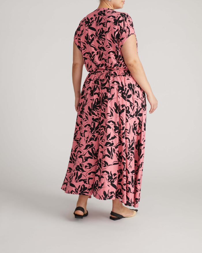 Tessa Liquid Jersey Skirt - Pink Sgraffito Print | Plus Size & Straight Size Women's Fashion | Universal Standard