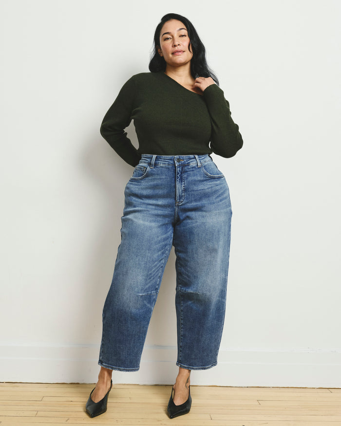 The Refined Dakota Cropped Barrel Leg Jeans - Calabasas Blue | Plus Size & Straight Size Women's Fashion | Universal Standard